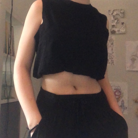 Black thick sleeved tank/halter top > brand unknown - Picture 4 of 4